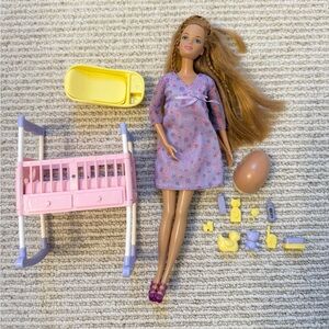 Barbie Mattel Happy Family Pregnant Midge 2002 3-in-1 Crib, Table & Cradle